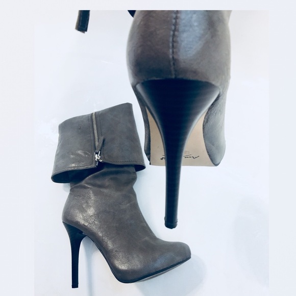 Gray Boots - Picture 3 of 4